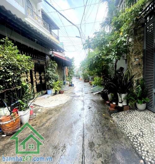 CHỈ 5.4 TỶ – NHÀ 2 TẦNG ĐẸP 4x14m – NGAY HƯƠNG LỘ 2 – NGÃ TƯ 4 XÃ – BÌNH TÂN - 2PN, 2WC Kết cấu: 1 trệt 1 lầu, 2PN, 2WC, ban công thoáng mát. Nhà vào ở ngay hoặc cho thuê dòng tiền