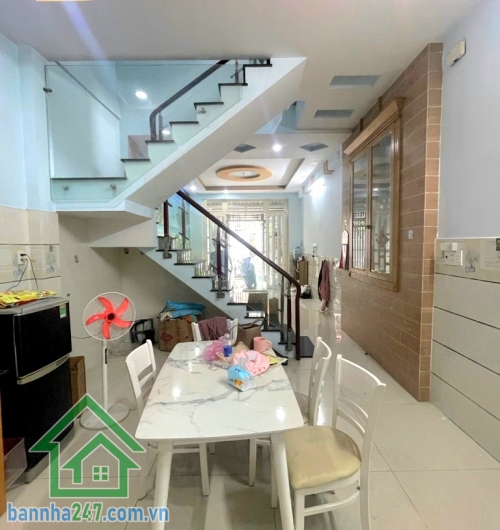 CHỈ 5,4 TỶ – HẺM 4M THÔNG - DT: 64M² (4 x 14)m - NHÀ 2 TẦNG – HƯƠNG LỘ 2 – NGAY NGÃ TƯ 4 XÃ - 2PN, 2WC Vị trí: Hẻm 4m thông, ngay Hương Lộ 2 – ngã tư 4 Xã, khu dân cư an ninh, tiện ích xung quanh: chợ, siêu thị, trường học, bệnh viện Bình Tân. 