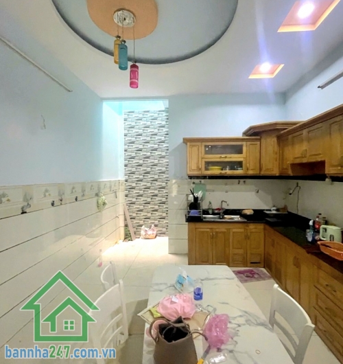 CHỈ 5,4 TỶ – HẺM 4M THÔNG - DT: 64M² (4 x 14)m - NHÀ 2 TẦNG – HƯƠNG LỘ 2 – NGAY NGÃ TƯ 4 XÃ - 2PN, 2WC Vị trí: Hẻm 4m thông, ngay Hương Lộ 2 – ngã tư 4 Xã, khu dân cư an ninh, tiện ích xung quanh: chợ, siêu thị, trường học, bệnh viện Bình Tân. 