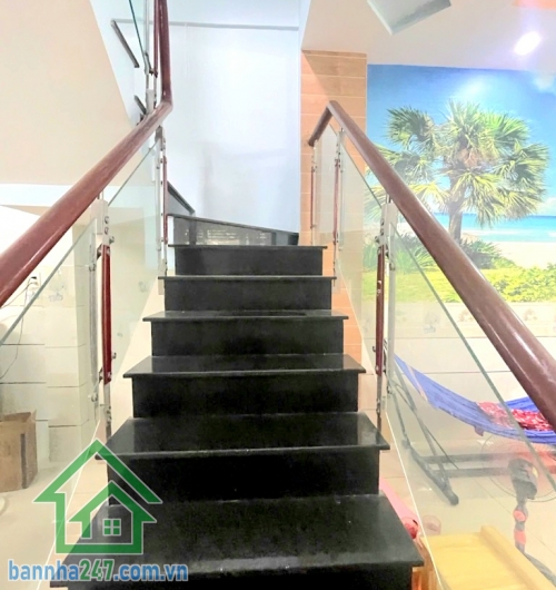 CHỈ 5.4 TỶ – NHÀ 2 TẦNG ĐẸP 4x14m – NGAY HƯƠNG LỘ 2 – NGÃ TƯ 4 XÃ – BÌNH TÂN - 2PN, 2WC Kết cấu: 1 trệt 1 lầu, 2PN, 2WC, ban công thoáng mát. Nhà vào ở ngay hoặc cho thuê dòng tiền