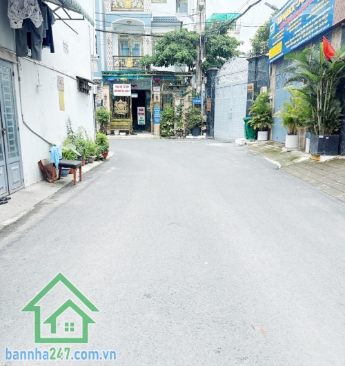 HẺM XE HƠI 8M – ĐƯỜNG SỐ 5 – NGAY CÔNG VIÊN GIA PHÚ – GIÁP TÂN PHÚ – CHỈ 8 TỶ Diện tích: 82,5m2 (4,3 x 19) vuông vức. Kết cấu: 4 tầng BTCT, gồm 4PN, 4 WC