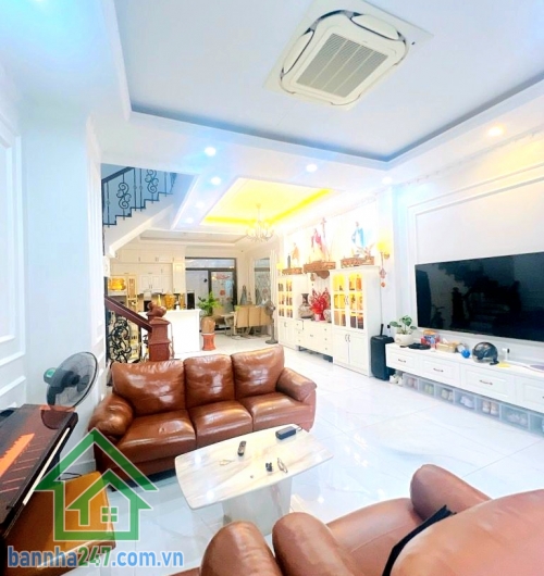 CHỈ 9,7 TỶ TL – KHU VIP TÂN PHÚ – HẺM XE TẢI 6M – 77.5M² – NHÀ MỚI 4 TẦNG – FULL NỘI THẤT CAO CẤP * DT: 5.25 × 15m = 77.5m² * Kết cấu: 1 trệt – 2 lầu – sân thượng.