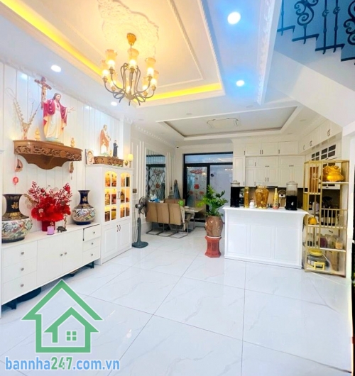 CHỈ 9,7 TỶ TL – KHU VIP TÂN PHÚ – HẺM XE TẢI 6M – 77.5M² – NHÀ MỚI 4 TẦNG – FULL NỘI THẤT CAO CẤP * DT: 5.25 × 15m = 77.5m² * Kết cấu: 1 trệt – 2 lầu – sân thượng.