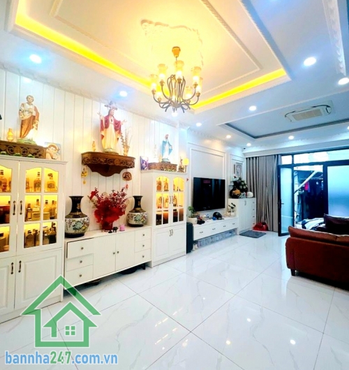 CHỈ 9,7 TỶ TL – KHU VIP TÂN PHÚ – HẺM XE TẢI 6M – 77.5M² – NHÀ MỚI 4 TẦNG – FULL NỘI THẤT CAO CẤP * DT: 5.25 × 15m = 77.5m² * Kết cấu: 1 trệt – 2 lầu – sân thượng.