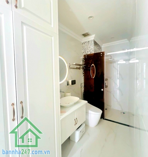 CHỈ 9,7 TỶ TL – KHU VIP TÂN PHÚ – HẺM XE TẢI 6M – 77.5M² – NHÀ MỚI 4 TẦNG – FULL NỘI THẤT CAO CẤP * DT: 5.25 × 15m = 77.5m² * Kết cấu: 1 trệt – 2 lầu – sân thượng.