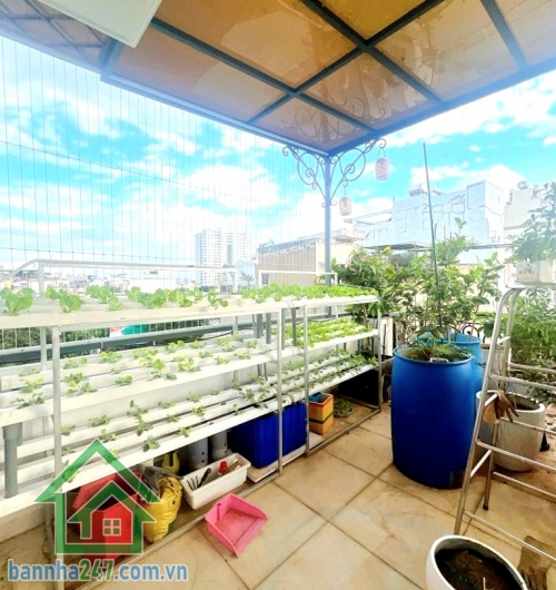 CHỈ 9,7 TỶ TL – KHU VIP TÂN PHÚ – HẺM XE TẢI 6M – 77.5M² – NHÀ MỚI 4 TẦNG – FULL NỘI THẤT CAO CẤP * DT: 5.25 × 15m = 77.5m² * Kết cấu: 1 trệt – 2 lầu – sân thượng.
