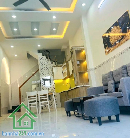 CHỈ 4,65 TỶ – NHÀ 2 TẦNG HẺM XE HƠI 5M – NGÃ TƯ 4 XÃ, BÌNH TÂN - DT: (4x10)m - 2 PN - 2 WC. DT: 4x10m, vuông vức, công nhận đủ. Kết cấu: 1 trệt 1 lầu, 2PN – 2 WC