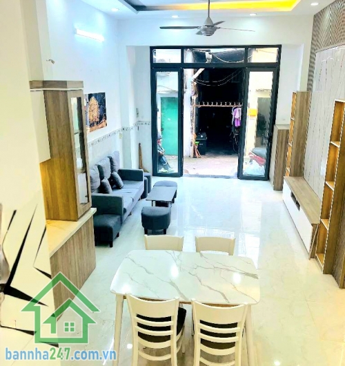 CHỈ 4,65 TỶ – NHÀ 2 TẦNG HẺM XE HƠI 5M – NGÃ TƯ 4 XÃ, BÌNH TÂN - DT: (4x10)m - 2 PN - 2 WC. DT: 4x10m, vuông vức, công nhận đủ. Kết cấu: 1 trệt 1 lầu, 2PN – 2 WC