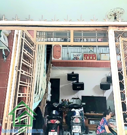 CHỈ 4,5 TỶ – NHÀ TRUNG TÂM TÂN PHÚ – CÁCH MT VƯỜN LÀI 20M - 2PN - 2WC * Diện tích: 4,6m x 8m – đất vuông vức * Kết cấu: 1 trệt + lửng + 1 lầu * Hẻm trước nhà 3m