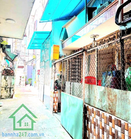 CHỈ 4,5 TỶ – NHÀ TRUNG TÂM TÂN PHÚ – CÁCH MT VƯỜN LÀI 20M - 2PN - 2WC * Diện tích: 4,6m x 8m – đất vuông vức * Kết cấu: 1 trệt + lửng + 1 lầu * Hẻm trước nhà 3m