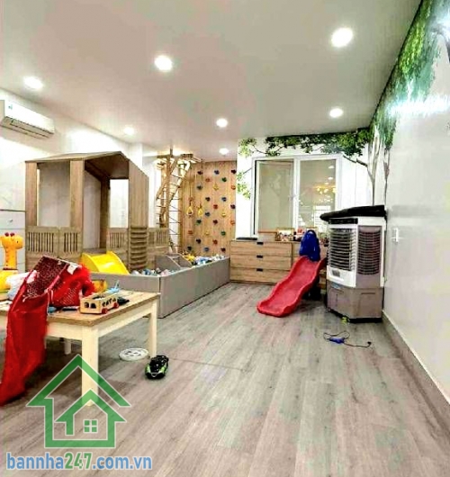 HẺM NHỰA 8M – XE HƠI NGỦ TRONG NHÀ – 6 TẦNG CÓ THANG MÁY - DT 92m² (5x19)m – NỘI THẤT CAO CẤP – 6PN – 6WC • Diện tích đất: 92m² (5 x 19m) – vuông vức • Kết cấu: Trệt + lửng + 3 lầu + sân thượng trước & sau • 6 phòng ngủ – 6 WC, thang máy hiện đại