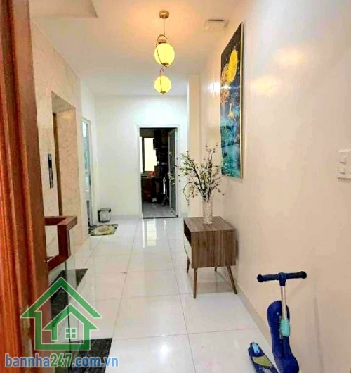 HẺM NHỰA 8M – XE HƠI NGỦ TRONG NHÀ – 6 TẦNG CÓ THANG MÁY - DT 92m² (5x19)m – NỘI THẤT CAO CẤP – 6PN – 6WC • Diện tích đất: 92m² (5 x 19m) – vuông vức • Kết cấu: Trệt + lửng + 3 lầu + sân thượng trước & sau • 6 phòng ngủ – 6 WC, thang máy hiện đại