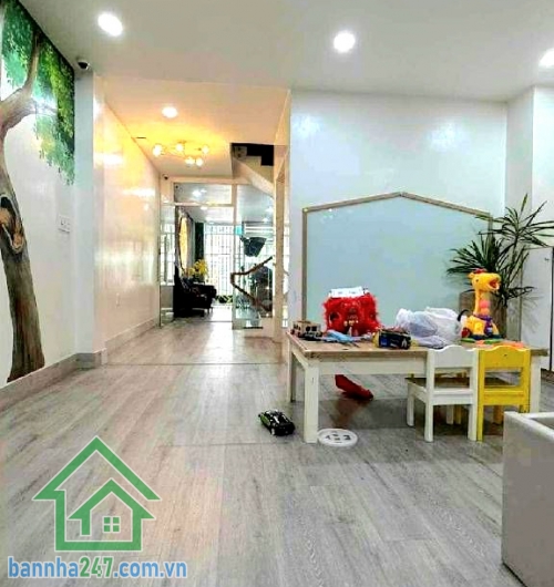 HẺM NHỰA 8M – XE HƠI NGỦ TRONG NHÀ – 6 TẦNG CÓ THANG MÁY - DT 92m² (5x19)m – NỘI THẤT CAO CẤP – 6PN – 6WC • Diện tích đất: 92m² (5 x 19m) – vuông vức • Kết cấu: Trệt + lửng + 3 lầu + sân thượng trước & sau • 6 phòng ngủ – 6 WC, thang máy hiện đại