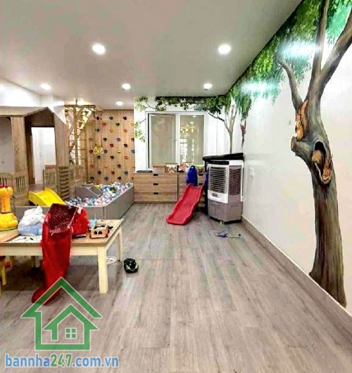 HẺM NHỰA 8M – XE HƠI NGỦ TRONG NHÀ – 6 TẦNG CÓ THANG MÁY - DT 92m² (5x19)m – NỘI THẤT CAO CẤP – 6PN – 6WC • Diện tích đất: 92m² (5 x 19m) – vuông vức • Kết cấu: Trệt + lửng + 3 lầu + sân thượng trước & sau • 6 phòng ngủ – 6 WC, thang máy hiện đại