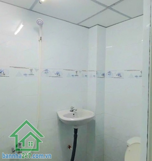 CHỈ 2,8 TỶ – TRUNG TÂM QUẬN 11 – HẺM 5M THÔNG – 20M RA MẶT TIỀN – DT: 17M² - 2 TẦNG - THUÊ 7TR/THÁNG Kết cấu 2 tầng kiên cố, dọn vào ở ngay- Có hợp đồng thuê 7 triệu/tháng – giữ dòng tiền.