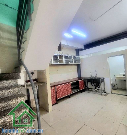 CHỈ 7,7 TỶ – MTKD ĐƯỜNG NHỰA 5M  – NHÀ 2 TẦNG – TT TÂN BÌNH - ĐẤT THÁNH – 75M² – 4PN, 3WC – GIÁP QUẬN 10 * Kết cấu: 1 trệt, 1 lầu, sân thượng, gồm sân trước, phòng khách, bếp, 4PN, 3WC