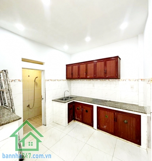 CHỈ 4,45 TỶ – HẺM 4M - NHÀ MỚI 2 TẦNG – GIÁP TÂN PHÚ – NGÃ TƯ BỐN XÃ - 2PN – 2WC  Diện tích 40m² (4x10m) – 1 trệt 1 lầu, gồm 2PN – 2WC, ban công thoáng mát. Nhà mới, hoàn công đầy đủ, dọn vào ở ngay. Hẻm 4m, cách đường lớn khoảng 100m, xe cộ ra vào thuận 