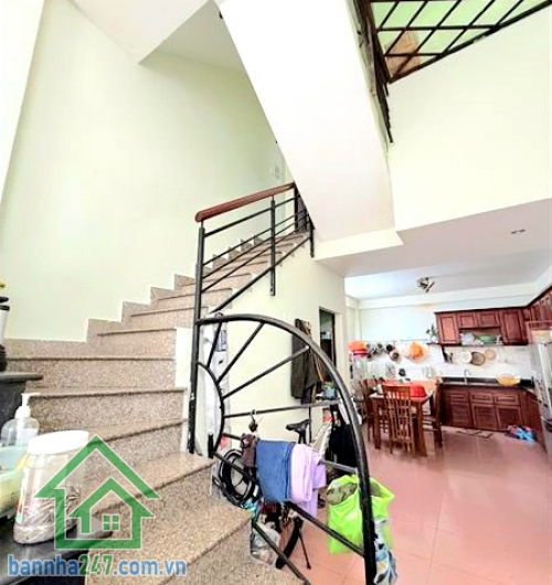 CHỈ 8,6 TỶ – NHÀ ĐẸP KHU VIP BÀU CÁT – TÂN BÌNH – HẺM NHỰA 5M Ô TÔ VÀO TẬN NHÀ - 4PN, 5WC * DT: 4x13m (51m²) – Kết cấu BTCT 4 tầng, gồm 4PN, 5WC, có phòng thờ, giếng trời, sân thượng trước sau thoáng mát.