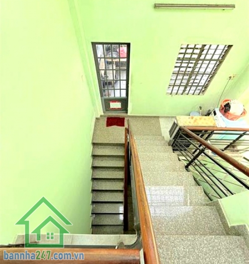 CHỈ 8,6 TỶ – NHÀ ĐẸP KHU VIP BÀU CÁT – TÂN BÌNH – HẺM NHỰA 5M Ô TÔ VÀO TẬN NHÀ - 4PN, 5WC * DT: 4x13m (51m²) – Kết cấu BTCT 4 tầng, gồm 4PN, 5WC, có phòng thờ, giếng trời, sân thượng trước sau thoáng mát.