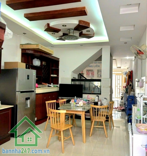 CHỈ 12 TỶ – 2 MẶT TIỀN KINH DOANH – KHU BÀU CÁT, TÂN BÌNH – NHÀ SÂN VƯỜN RỘNG THOÁNG DT đất: 4x22m – 64m² xây dựng, không lộ giới. Kết cấu: 1 trệt 1 lầu – 3PN - 3WC.