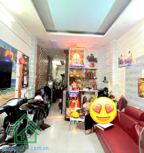 CHỈ 5,9 TỶ - NHÀ 4 TẦNG ĐẦY ĐỦ CÔNG NĂNG - DT: 31M² (3 X 10,5)M – HẺM THÔNG THOÁNG SẠCH SẼ – XE HƠI ĐỖ SÁT NHÀ - 4PN, 3WC. Mô tả: * Kết cấu: 4 tầng, có sân thượng. 