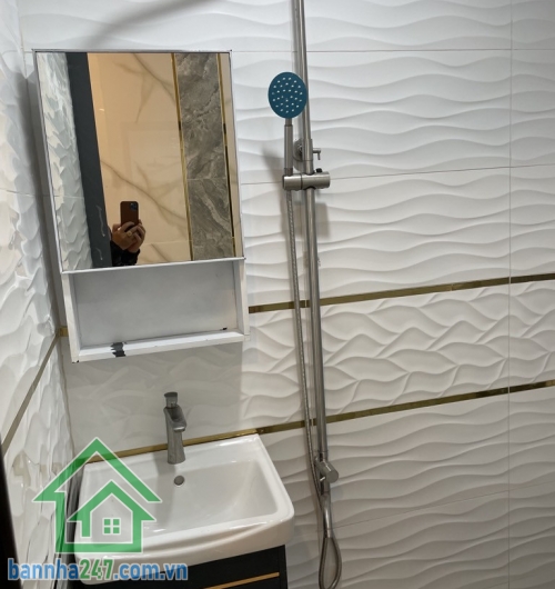 CHỈ 4,4 TỶ – NHÀ 3 TẦNG MỚI – NGAY NI SƯ HUỲNH LIÊN, GIÁP BÀU CÁT – XE HƠI ĐẬU CỬA – 32M2 – 3PN – 3WC * Nhà mới tinh, thiết kế hiện đại, gồm 1 trệt 2 lầu, 3PN - 3WC.