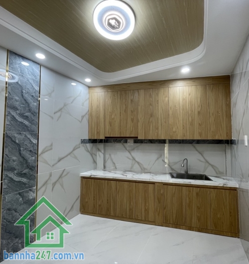 CHỈ 4,4 TỶ – NHÀ 3 TẦNG MỚI – NGAY NI SƯ HUỲNH LIÊN, GIÁP BÀU CÁT – XE HƠI ĐẬU CỬA – 32M2 – 3PN – 3WC * Nhà mới tinh, thiết kế hiện đại, gồm 1 trệt 2 lầu, 3PN - 3WC.
