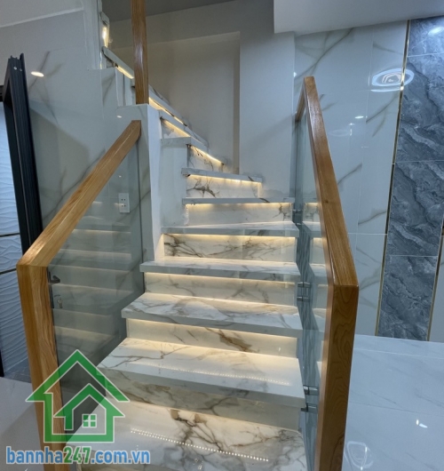 CHỈ 4,4 TỶ – NHÀ 3 TẦNG MỚI – NGAY NI SƯ HUỲNH LIÊN, GIÁP BÀU CÁT – XE HƠI ĐẬU CỬA – 32M2 – 3PN – 3WC * Nhà mới tinh, thiết kế hiện đại, gồm 1 trệt 2 lầu, 3PN - 3WC.