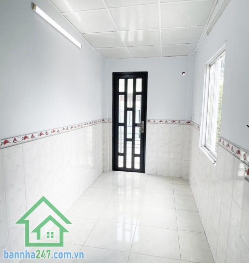 CHỈ 2,65 TỶ – NHÀ MỚI ĐẸP 3 TẦNG – GẦN HẺM XE HƠI 10M – SỔ HỒNG RIÊNG – Ở NGAY Vị trí: Gần BV Quận Tân Phú, UBND Phường, cách hẻm xe hơi 10m Khuông Việt, trung trung tâm khu dân cư an ninh, thuận tiện di chuyển mọi hướng.