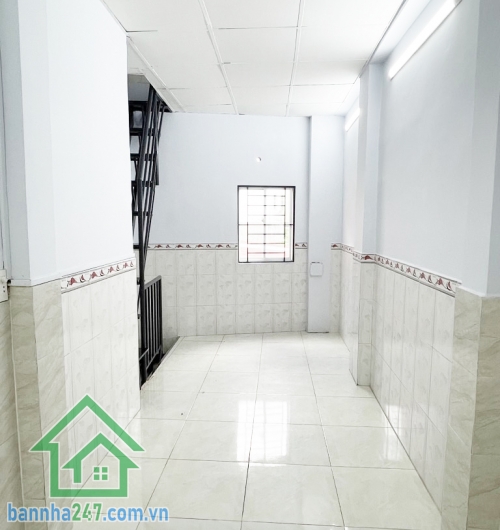 CHỈ 2,65 TỶ – NHÀ MỚI ĐẸP 3 TẦNG – GẦN HẺM XE HƠI 10M – SỔ HỒNG RIÊNG – Ở NGAY Vị trí: Gần BV Quận Tân Phú, UBND Phường, cách hẻm xe hơi 10m Khuông Việt, trung trung tâm khu dân cư an ninh, thuận tiện di chuyển mọi hướng.