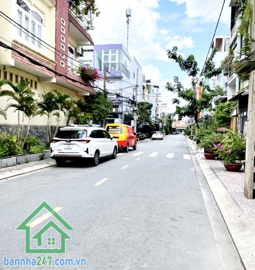 CHỈ 2,65 TỶ – NHÀ MỚI ĐẸP 3 TẦNG – GẦN HẺM XE HƠI 10M – SỔ HỒNG RIÊNG – Ở NGAY Vị trí: Gần BV Quận Tân Phú, UBND Phường, cách hẻm xe hơi 10m Khuông Việt, trung trung tâm khu dân cư an ninh, thuận tiện di chuyển mọi hướng.