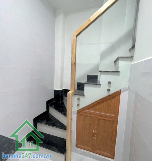 CHỈ 3 TỶ - NHÀ MỚI – MUA VÀO Ở NGAY – CÁCH 10M RA TRƯỜNG SA - TÂN BÌNH – 3 TẦNG, 2 PHÒNG NGỦ, 2 WC Nhà xây mới, kết cấu 3 tầng kiên cố, có ban công trước thoáng mát. 