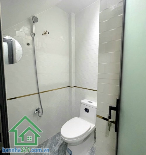 CHỈ 3 TỶ - NHÀ MỚI – MUA VÀO Ở NGAY – CÁCH 10M RA TRƯỜNG SA - TÂN BÌNH – 3 TẦNG, 2 PHÒNG NGỦ, 2 WC Nhà xây mới, kết cấu 3 tầng kiên cố, có ban công trước thoáng mát. 