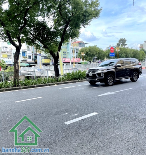 CHỈ 3 TỶ - NHÀ MỚI – MUA VÀO Ở NGAY – CÁCH 10M RA TRƯỜNG SA - TÂN BÌNH – 3 TẦNG, 2 PHÒNG NGỦ, 2 WC Nhà xây mới, kết cấu 3 tầng kiên cố, có ban công trước thoáng mát. 