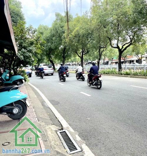 CHỈ 3 TỶ - NHÀ MỚI – MUA VÀO Ở NGAY – CÁCH 10M RA TRƯỜNG SA - TÂN BÌNH – 3 TẦNG, 2 PHÒNG NGỦ, 2 WC Nhà xây mới, kết cấu 3 tầng kiên cố, có ban công trước thoáng mát. 