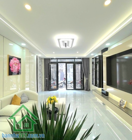 CHỈ 4,96 TỶ – NHÀ ĐẸP FULL NỘI THẤT – P.15 TÂN BÌNH – DT: 44/33M² - VÀO Ở NGAY - 2 PN – 2 WC Nhà mới đẹp, full nội thất, chỉ việc xách vali vào ở Phù hợp gia đình trẻ, mua đón Tết