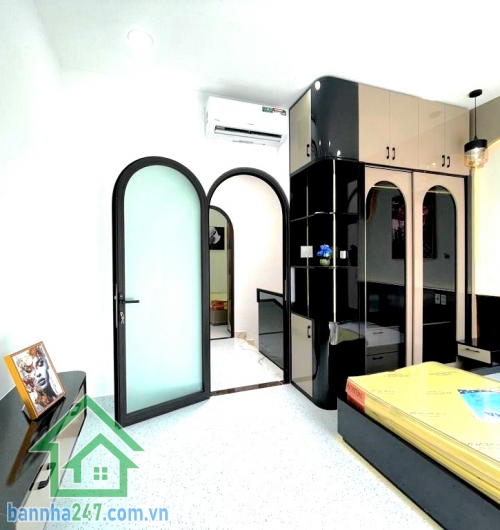 CHỈ 4,96 TỶ – NHÀ ĐẸP FULL NỘI THẤT – P.15 TÂN BÌNH – DT: 44/33M² - VÀO Ở NGAY - 2 PN – 2 WC Nhà mới đẹp, full nội thất, chỉ việc xách vali vào ở Phù hợp gia đình trẻ, mua đón Tết