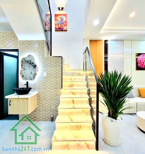 CHỈ 4,96 TỶ – NHÀ ĐẸP FULL NỘI THẤT – P.15 TÂN BÌNH – DT: 44/33M² - VÀO Ở NGAY - 2 PN – 2 WC Nhà mới đẹp, full nội thất, chỉ việc xách vali vào ở Phù hợp gia đình trẻ, mua đón Tết