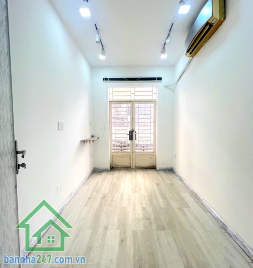 CHỈ 4,18 TỶ – NHÀ 3 TẦNG MỚI – HẺM Ô TÔ 5M THÔNG – NGAY KHU BÀU CÁT, TÂN BÌNH DT: 26m² (1 trệt 2 lầu – 3PN, 3WC).  Nhà mới đẹp, dọn vào ở ngay, khu dân trí cao.