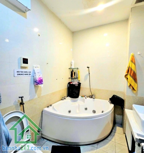 MTKD BÀU CÁT – KHU VIP CAO TẦNG - DT: 72M² (4X18) – 4 TẦNG BTCT – 5PN – 5WC - SẴN DÒNG TIỀN 25TR/THÁNG ✔ Mặt tiền khu Bàu Cát, trục kinh doanh sầm uất ✔ Khu cao tầng – phân lô đồng bộ, đẹp bậc nhất Tân Bình ✔ Xung quanh khách sạn, nhà hàng, dịch vụ hoạt đ