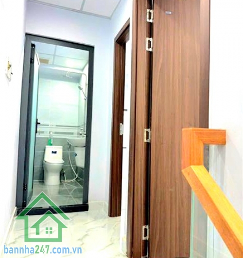 CHỈ 4,65 TỶ – NHÀ MỚI XINH - P10. TÂN BÌNH - 2 TẦNG – HẺM BA GÁC – KHÔNG LỘ GIỚI DT: 4x8m (32m² công nhận đủ, vuông A4) Kết cấu: 1 trệt 1 lầu đúc thật – 2PN, 2WC