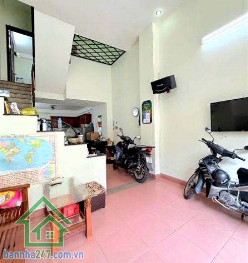 CHỈ 8,6 TỶ – NHÀ ĐẸP KHU VIP BÀU CÁT – TÂN BÌNH – HẺM NHỰA 5M Ô TÔ VÀO TẬN NHÀ - 4PN, 5WC * DT: 4x13m (51m²) – Kết cấu BTCT 4 tầng, gồm 4PN, 5WC, có phòng thờ, giếng trời, sân thượng trước sau thoáng mát.