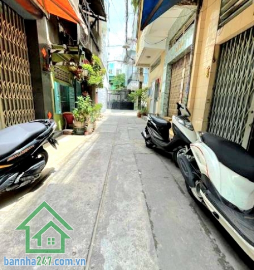 CHỈ 7,5 TỶ – NHÀ CHÍNH CHỦ CHƯA QUA ĐẦU TƯ – HXH ĐỖ CỬA – QUẬN 11 - KHU HIẾM NHÀ BÁN – 4 TẦNG BTCT – 4PN – 2 MẶT HẺM • Diện tích: 30m² • Kết cấu: Trệt + 2 lầu