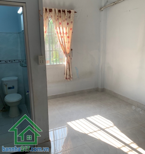 BÁN NHÀ TÂN BÌNH – HXH – NHỈNH 6 TỶ – 76M² – 3 TẦNG – 3PN – SỔ VUÔNG 2025 * Kết cấu: 1 trệt, 1 lầu, sân thượng – 3PN, 2WC. * Vị trí đẹp: Giáp khu Bàu Cát, sát mặt tiền, khu VIP đầy đủ tiện ích. 