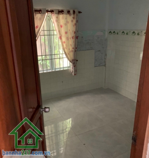 BÁN NHÀ TÂN BÌNH – HXH – NHỈNH 6 TỶ – 76M² – 3 TẦNG – 3PN – SỔ VUÔNG 2025 * Kết cấu: 1 trệt, 1 lầu, sân thượng – 3PN, 2WC. * Vị trí đẹp: Giáp khu Bàu Cát, sát mặt tiền, khu VIP đầy đủ tiện ích. 