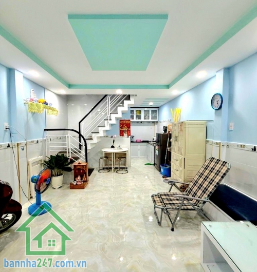 CHỈ 3.99 TỶ - NHÀ 2 TẦNG – TÂN SƠN NHÌ - TÂN PHÚ - DT: 34m² - 2 PN + 2 WC * DT: 34m² (4 x 8.5m), 2 tầng, hiện đang cho thuê 6tr/tháng * Cách mặt tiền Tân Sơn Nhì chỉ vài bước chân, giáp Tân Bình, vài phút ra nhà ga T3 sân bay Tân Sơn Nhất