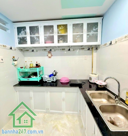 CHỈ 3.99 TỶ - NHÀ 2 TẦNG – TÂN SƠN NHÌ - TÂN PHÚ - DT: 34m² - 2 PN + 2 WC * DT: 34m² (4 x 8.5m), 2 tầng, hiện đang cho thuê 6tr/tháng * Cách mặt tiền Tân Sơn Nhì chỉ vài bước chân, giáp Tân Bình, vài phút ra nhà ga T3 sân bay Tân Sơn Nhất