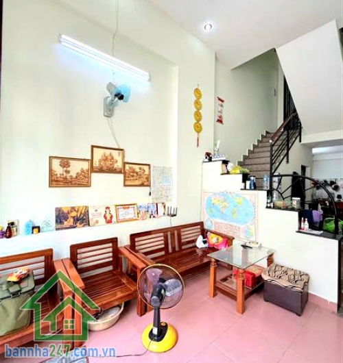 CHỈ 8,6 TỶ – NHÀ ĐẸP KHU VIP BÀU CÁT – TÂN BÌNH – HẺM NHỰA 5M Ô TÔ VÀO TẬN NHÀ - 4PN, 5WC * DT: 4x13m (51m²) – Kết cấu BTCT 4 tầng, gồm 4PN, 5WC, có phòng thờ, giếng trời, sân thượng trước sau thoáng mát.