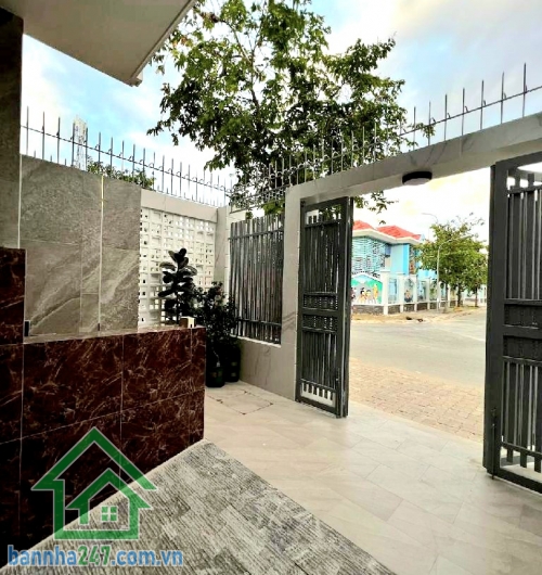 CHỈ 15.9 TỶ – NHÀ 5 TẦNG – MẶT TIỀN ĐƯỜNG 16M – KDC DƯƠNG HỒNG  DT: 100m² (5 x 20m) – xây full 5 tầng: hầm, lửng, 2 lầu, sân thượng  Gồm: 4 PN – 6WC.