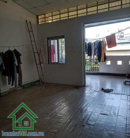 CHỈ 10 TỶ – MẶT TIỀN HẺM NHỰA 12M - THÔNG – ĐẸP NHẤT LÊ VĂN QUỚI – XE TẢI VÀO TẬN NHÀ – 100M² Diện tích: 100m² (4.2 x 25) – vuông vức, cực đẹp. 